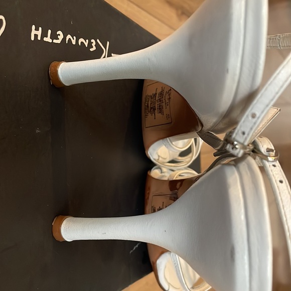 Kenneth Cole NEW YORK Leather Strappy Sandals - Picture 6 of 10